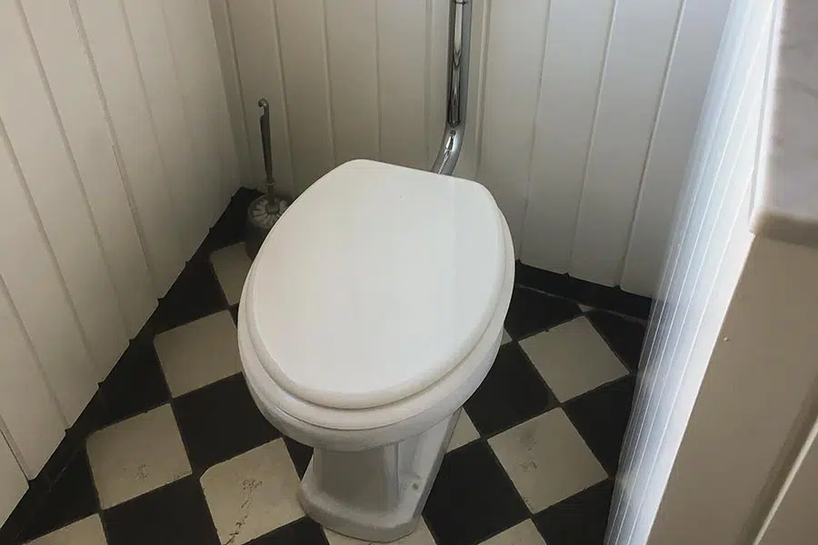 högspolande toalettstol
